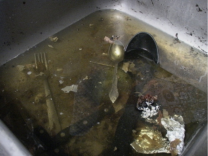 unclog kitchen sink with plunger
